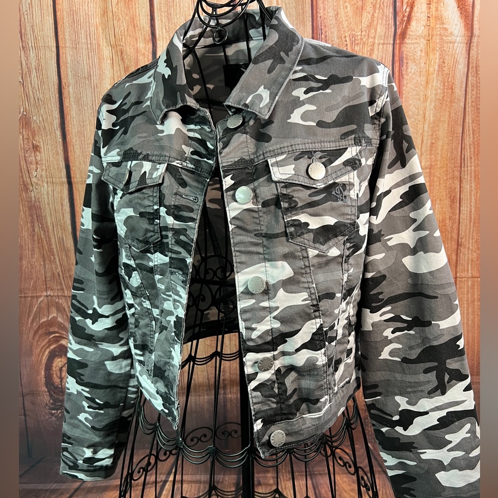 VIP Camo Jacket size XL